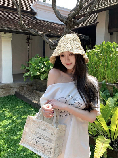 May. 休閒簡約斜肩字母棉T 白/黑