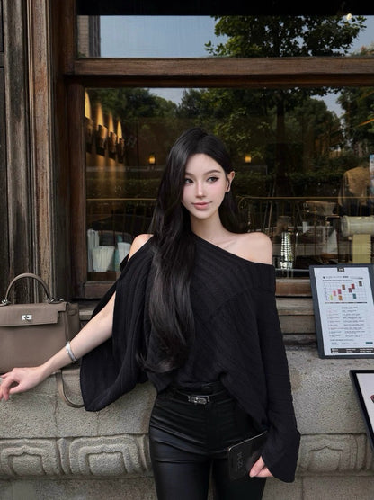 26Jan. 高級感秀款慵懶不規則剪裁披風毛衣 黑/白