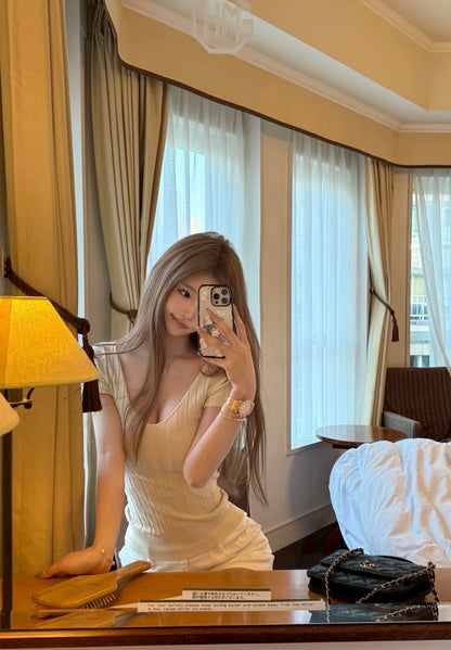 Jun. 極簡自在V領豎坑修身針織上衣 米杏色