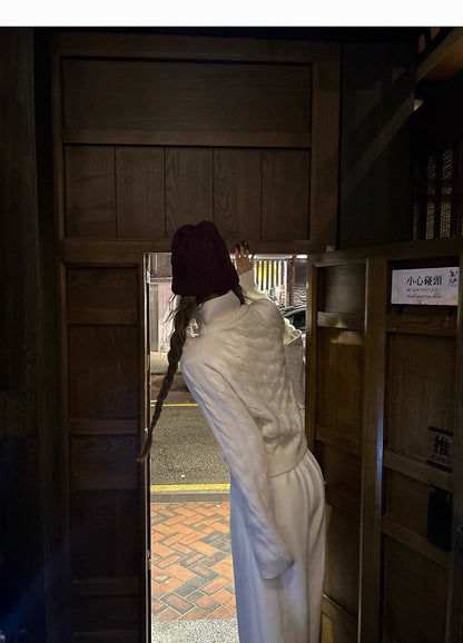 25Dec. 高智小圓33綿羊混毛翻/立領兩穿針織 乳白