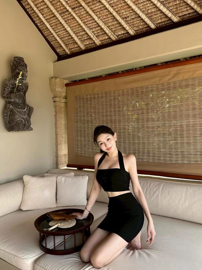May. 小巴經典版型 立體壓印脖扣式針織背心 半身裙套裝 白/黑