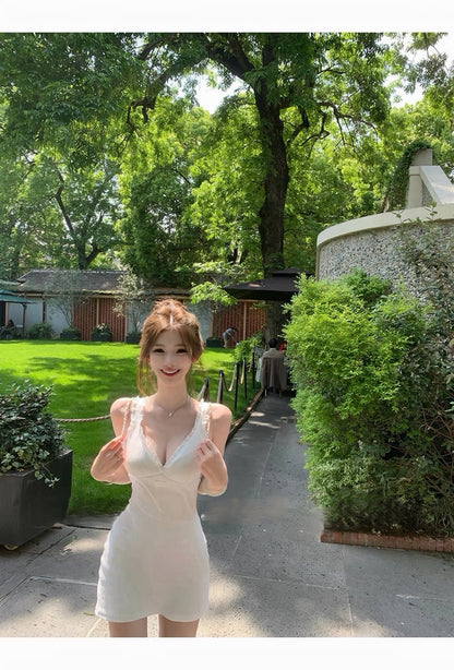 26Jun. 氣質教科書豎坑V領修身花邊棉裙/背心 白色/咖啡色