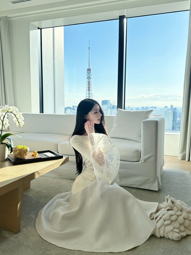 Mar. 天鵝挽夢 氣質法式蕾絲喇叭袖修身上衣 白