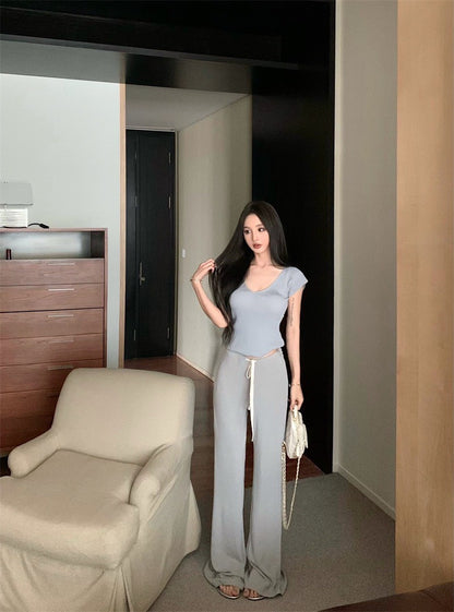 May. 審美至上 溫柔V領粗坑針織上衣 修身休閒長褲 灰藍色