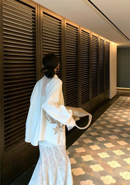 Jun. 花雕美人 蕾絲V領內搭背心 魚尾修身半身裙 米色