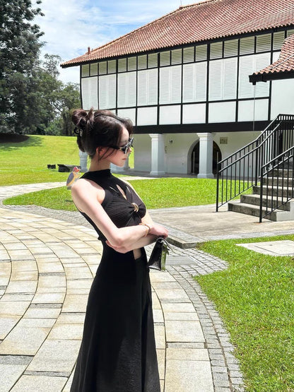 May. 千金即視感 貴氣高奢小巴扭結縷空針織背心 黑