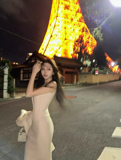 26Jan. 優雅lady溫柔酷颯兼具 舒適滿分金鍊針織背心/半身裙 米白