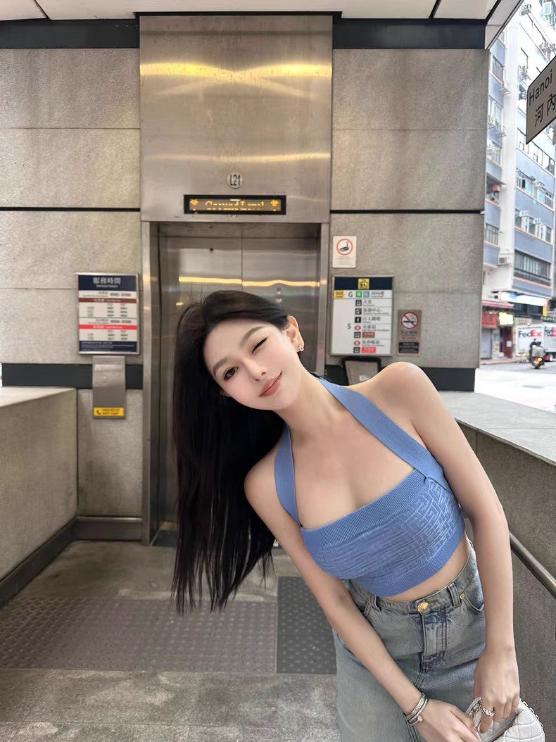 May. 小巴經典版型 立體壓印脖扣式針織背心 半身裙套裝 藍