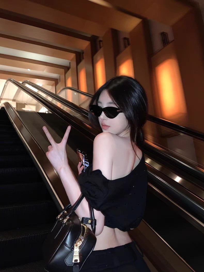 May. 曖昧氛圍 鬆弛感燙鑽一字肩針織上衣 黑