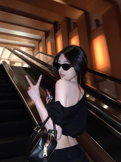 May. 曖昧氛圍 鬆弛感燙鑽一字肩針織上衣 黑