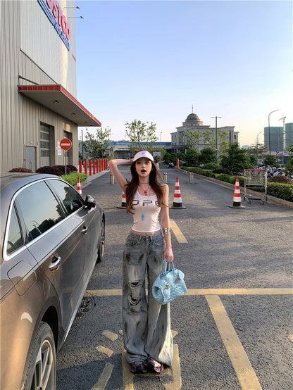 Jun. B家時髦做舊刷破髒髒褲 簡約字母打底白色背心