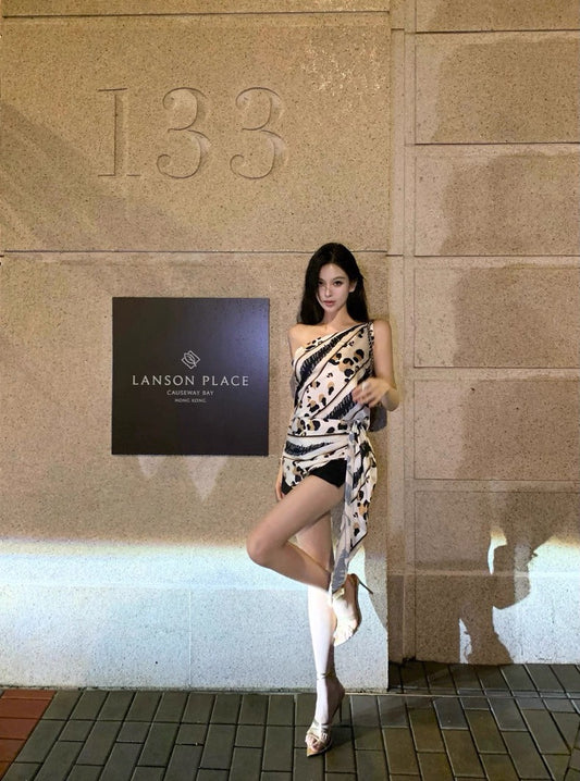 25Aug. cavall*黑白豹紋不規則絲巾式上衣