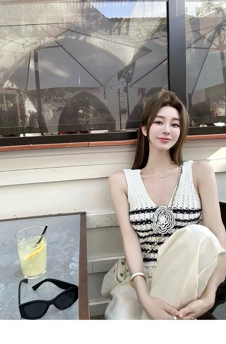 25Oct. 春和織雨 冰特紗線手鉤花針織背心 白/藏藍