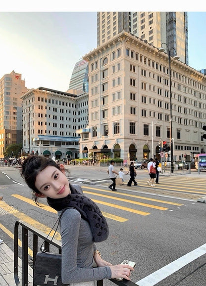 25Dec. 黃金C位軟羊絨圓領緊身T恤 灰