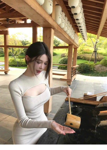 25Nov. 心動約會小心機縷空針織包臀裙 燕麥色