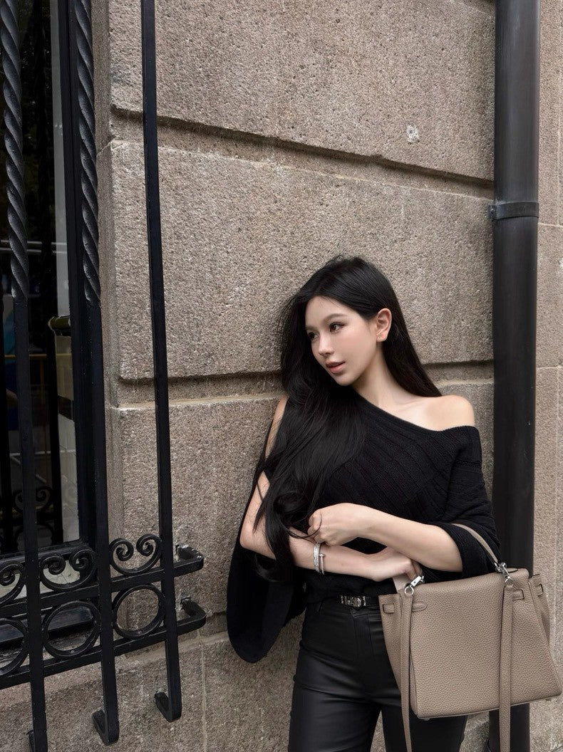 26Jan. 高級感秀款慵懶不規則剪裁披風毛衣 黑/白