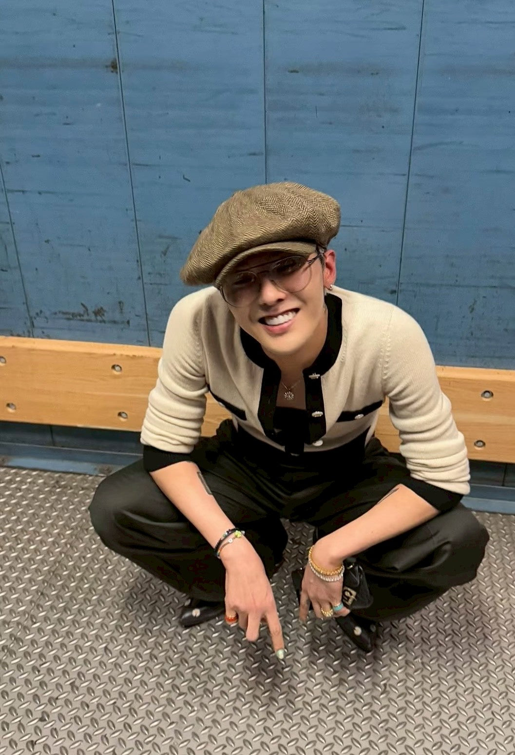 26Feb. 氣質小香權志龍同款南油高訂針織上衣 白底/黑底