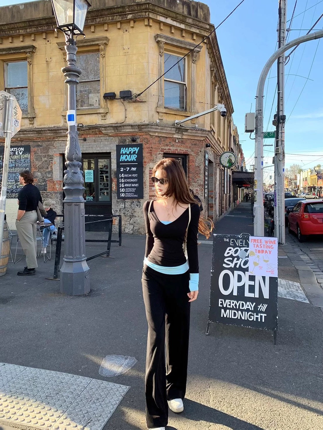 25Nov. 辣妹宣言休閒撞色V領針織上衣 黑拼藍/咖拼卡