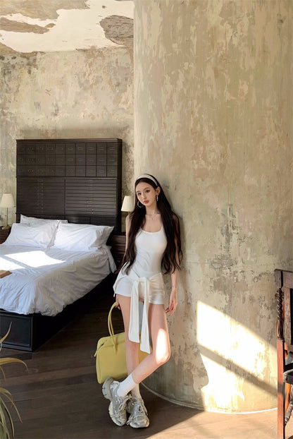 26Apr. 歐美辣妹 彈力背心連體褲套裝 白/黑