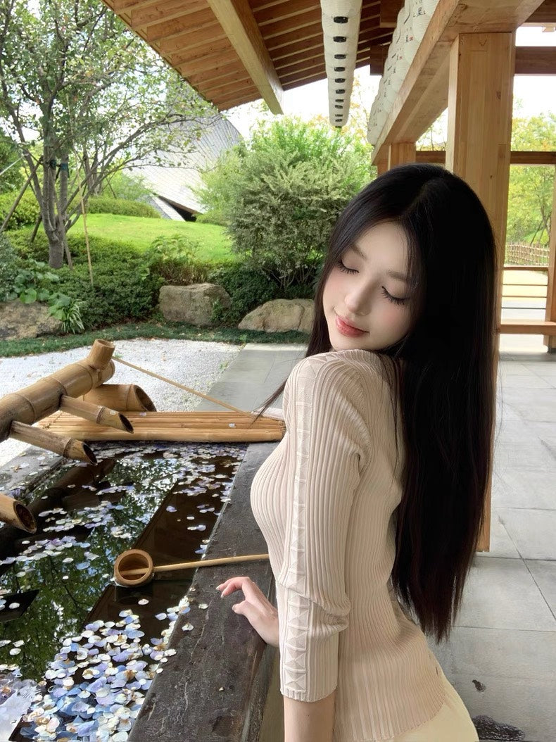 25Nov. 修身翻領立體紋拉鍊針織上衣 卡/黑