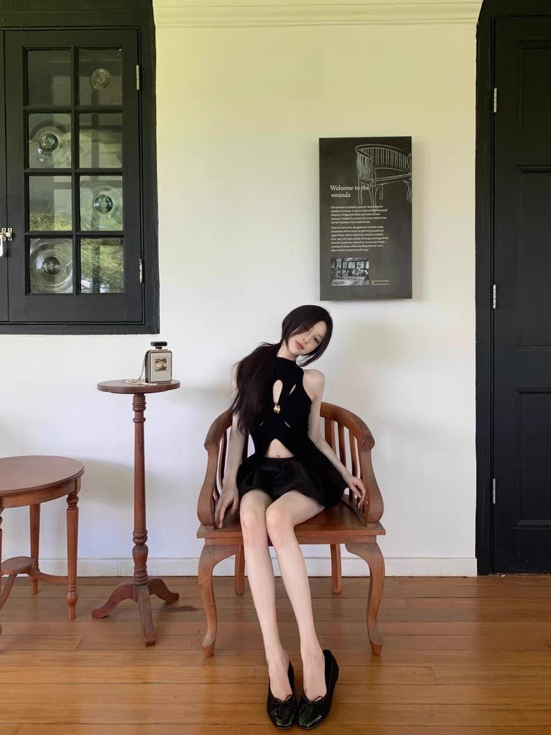 May. 千金即視感 貴氣高奢小巴扭結縷空針織背心 黑