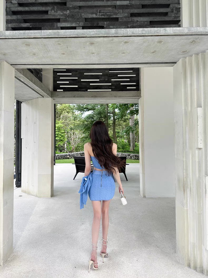 May. 小巴經典版型 立體壓印脖扣式針織背心 半身裙套裝 藍