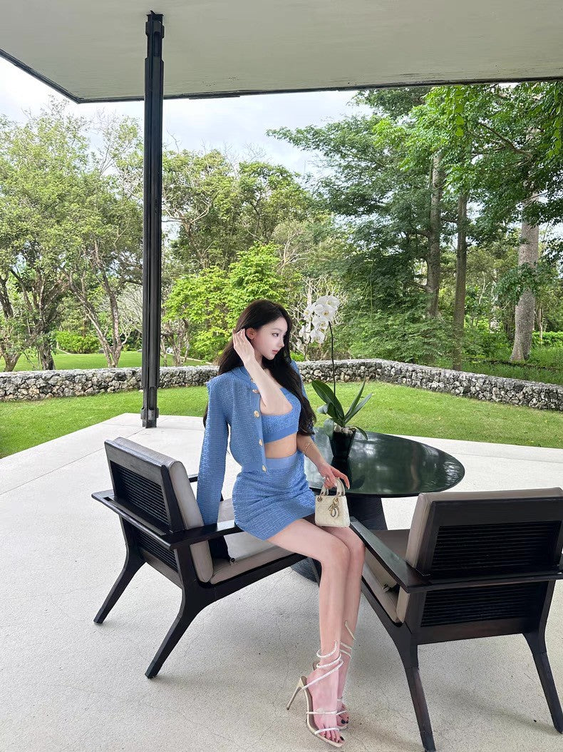 May. 小巴經典版型 立體壓印脖扣式針織背心 半身裙套裝 藍