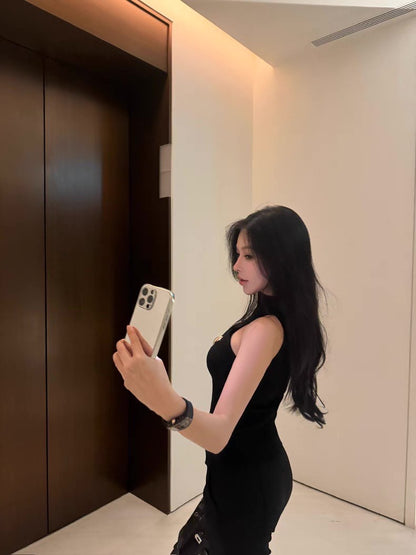 May. 千金即視感 貴氣高奢小巴扭結縷空針織背心 黑