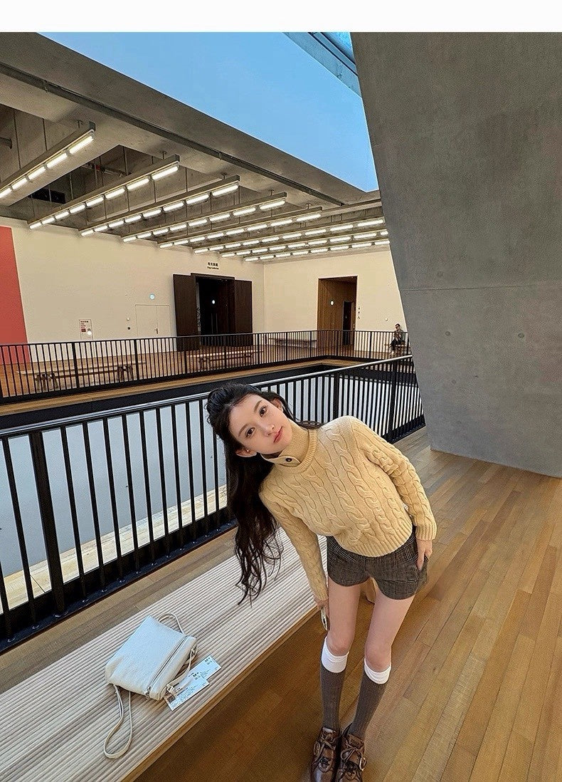 25Dec. 高智小圓33綿羊混毛翻/立領兩穿針織 淺卡其