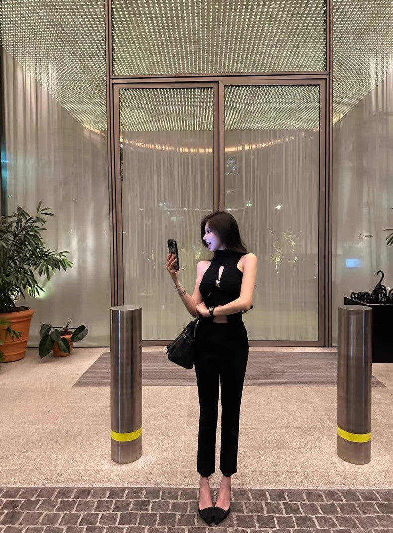 May. 千金即視感 貴氣高奢小巴扭結縷空針織背心 黑