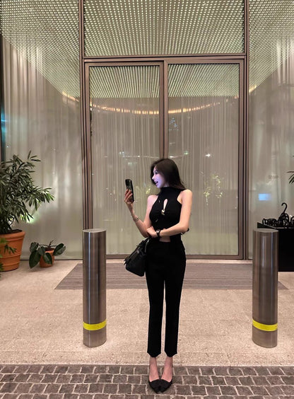 May. 千金即視感 貴氣高奢小巴扭結縷空針織背心 黑