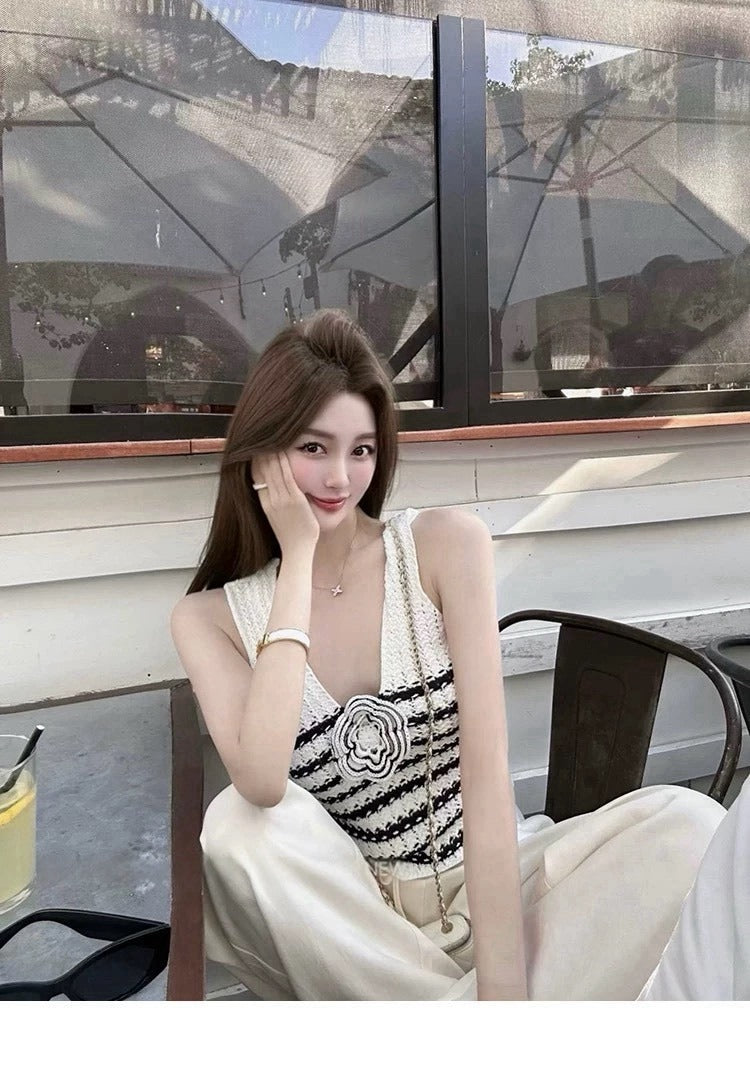 25Oct. 春和織雨 冰特紗線手鉤花針織背心 白/藏藍