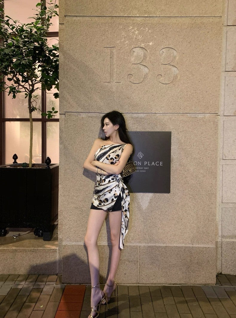 25Aug. cavall*黑白豹紋不規則絲巾式上衣