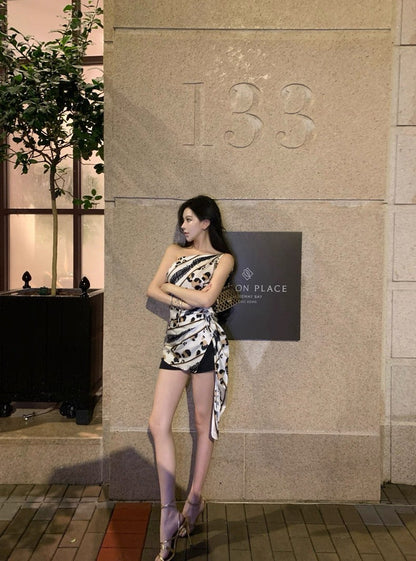 25Aug. cavall*黑白豹紋不規則絲巾式上衣