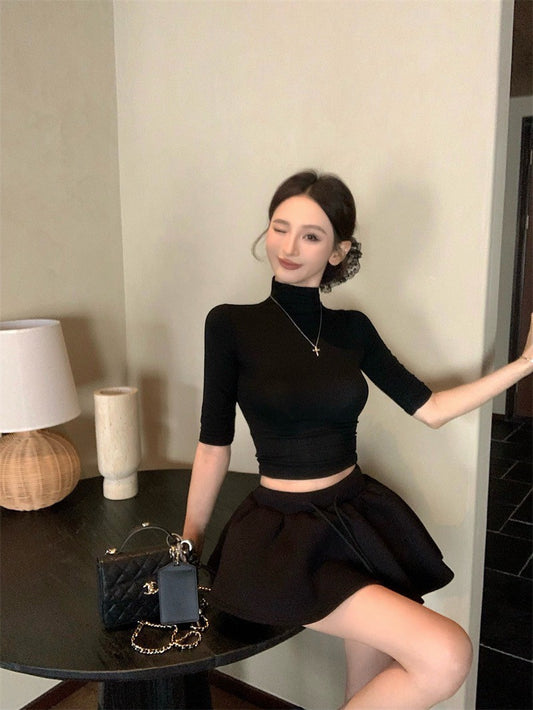 May. 韓團甜心 高領五分袖修身黑色上衣 高腰花瓣黑色澎澎裙