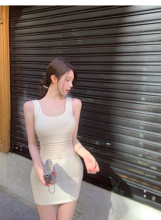 25Aug. 性感腰部縷空U領奶杏針織裙