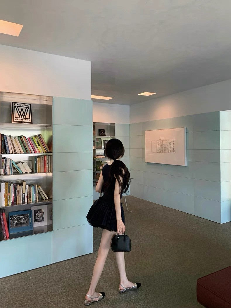 25Aug. 文藝復興Lu家高訂秀款撞色低領針織背心網紗半身裙套裝