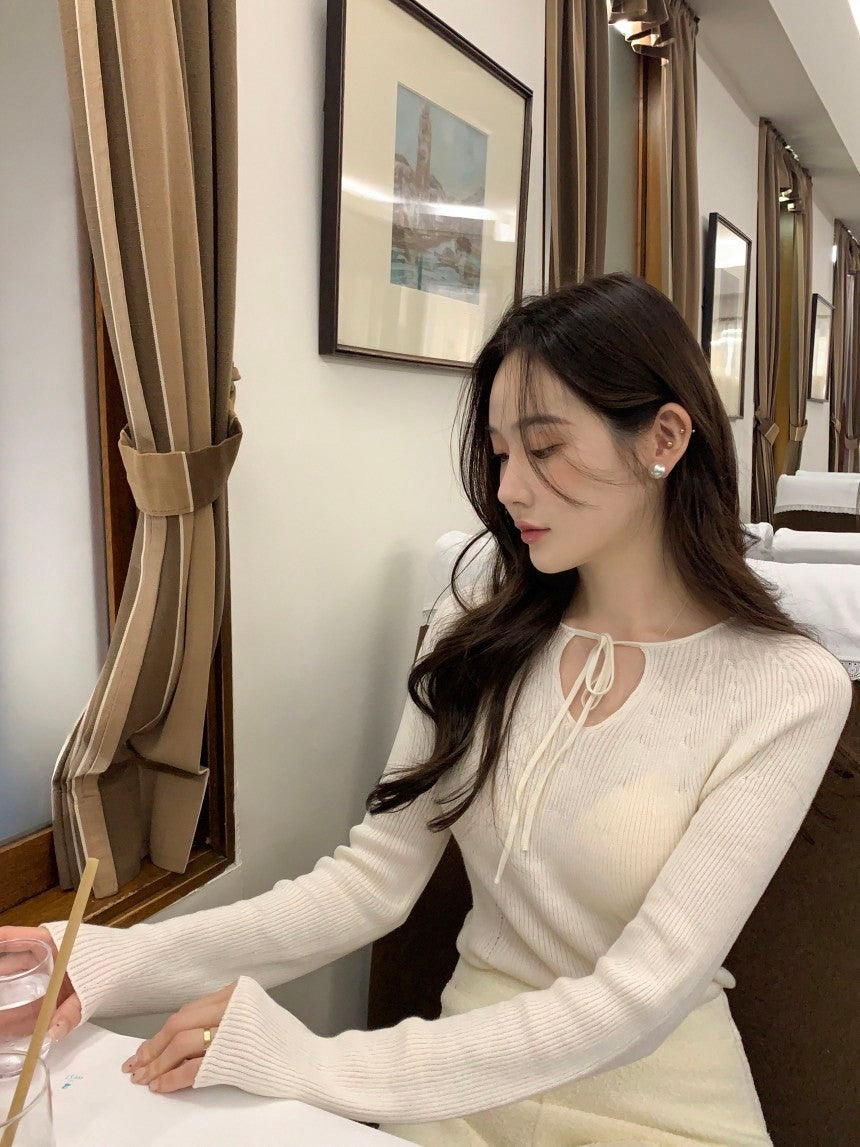 Oct. 簡約daily 氣質繫帶過圓領針織上衣 白/卡其