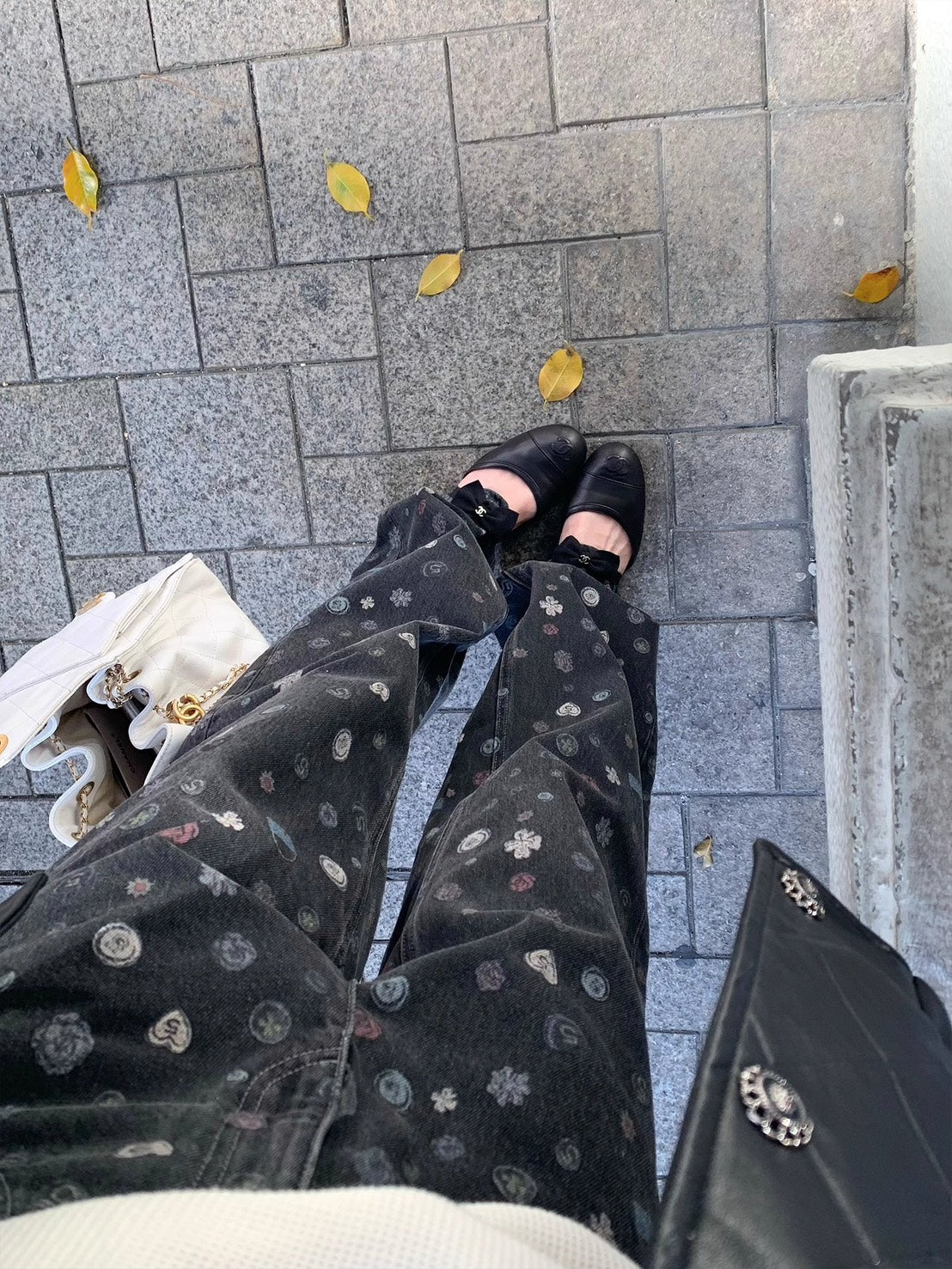 25Nov. 細節控25B暗紋滿印直筒牛仔褲 炭灰色