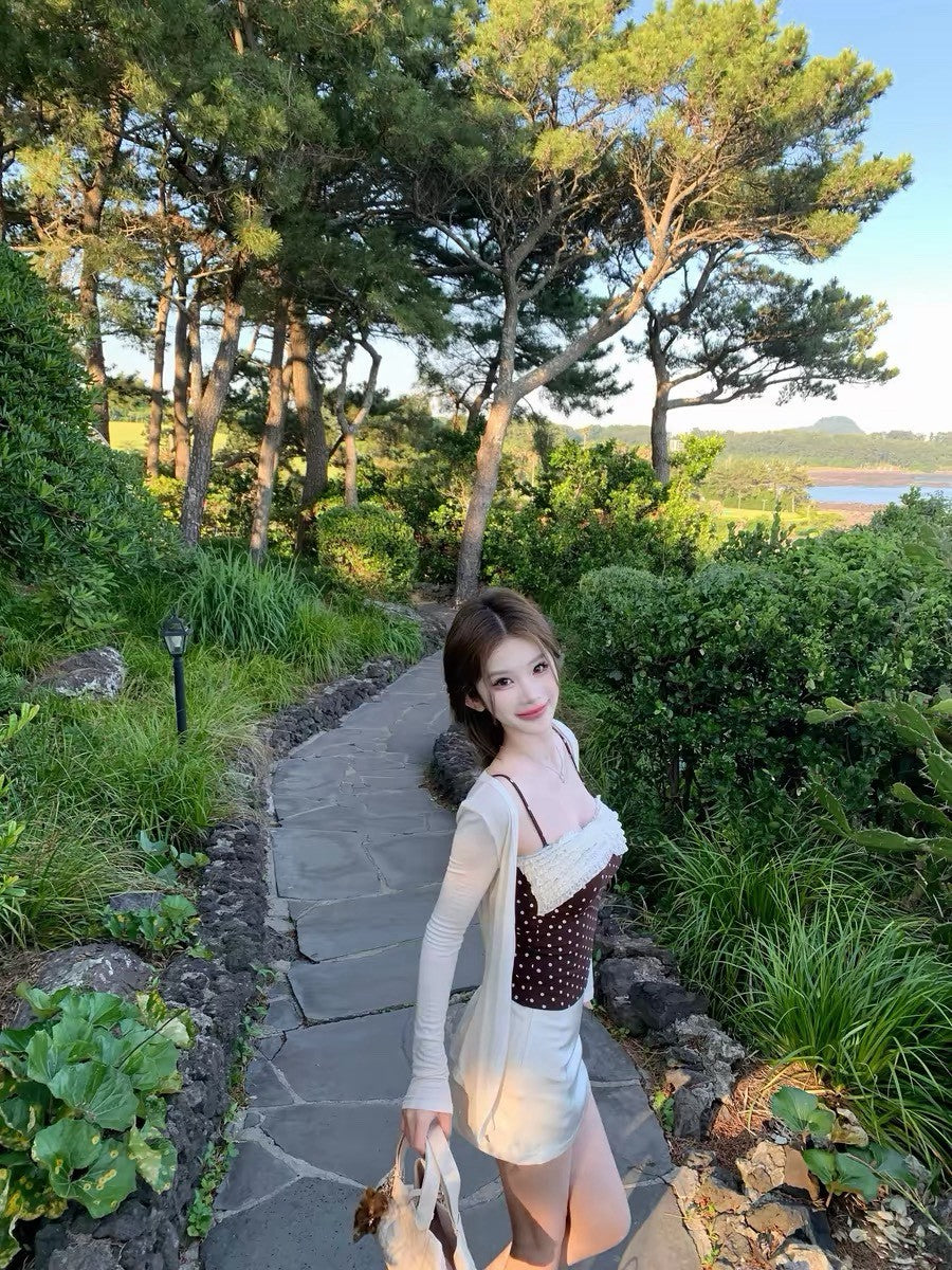 26Jul. 復古褶皺蛋糕花邊打底背心 撞色咖白/紅色波點（加購不單售）