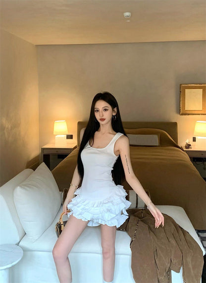 25Jul. 獨寵甜心 U領背心拼接花苞蛋糕裙 白/黑