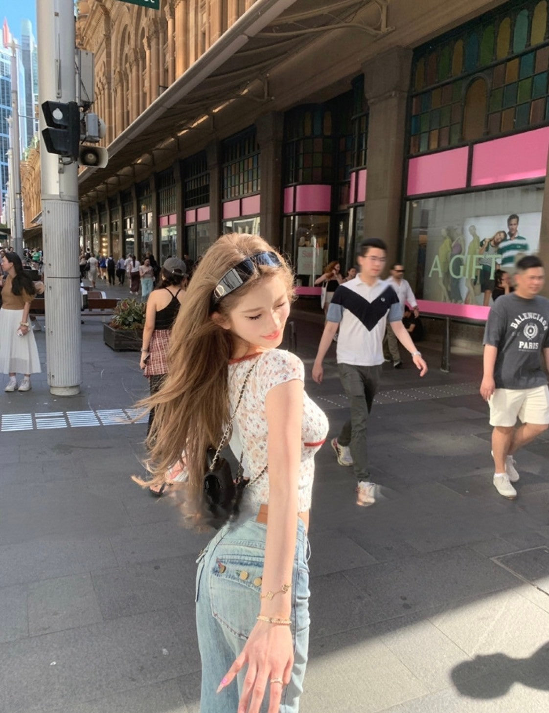 Mar. 百利甜心 復古撞色碎花V領上衣 紅薔薇