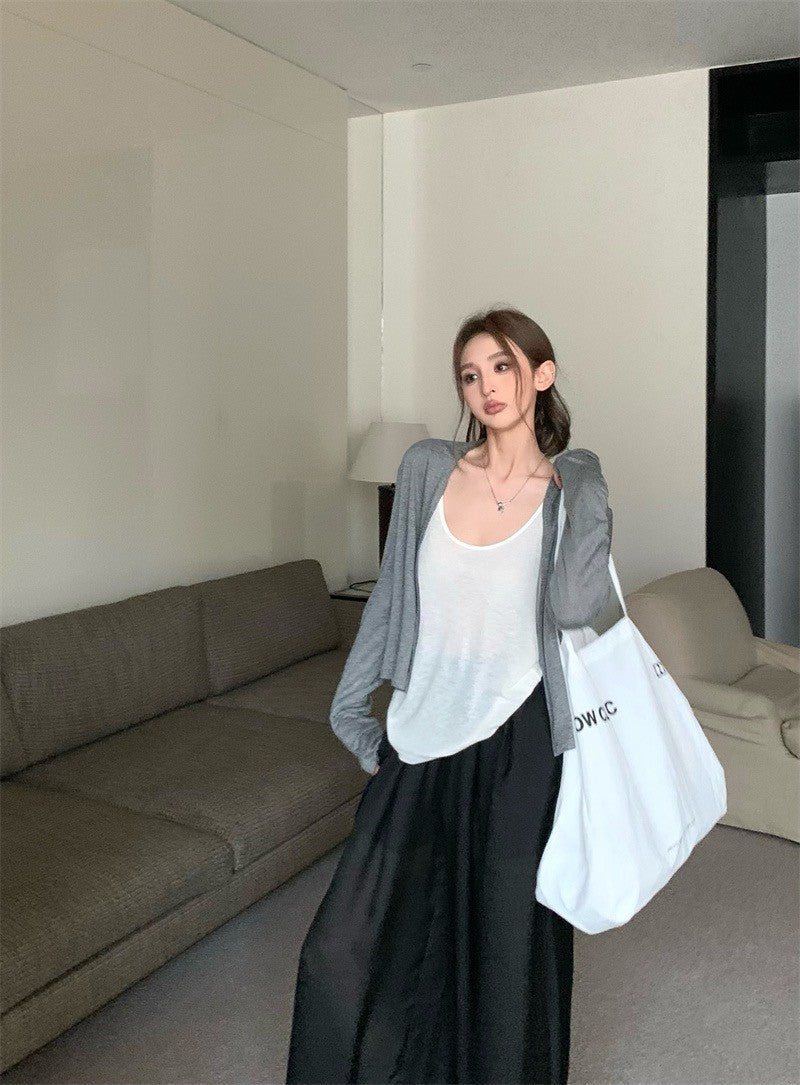 Jun. 美式慵懶遛彎三件 灰色開衫 白/黑背心 黑色休閒褲