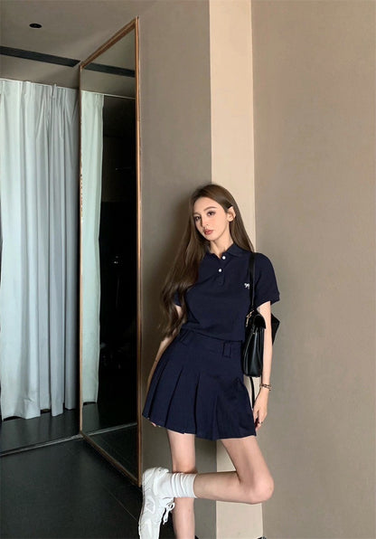 Jan. 魔力學院 俏皮polo領上衣 高腰百褶裙 藍