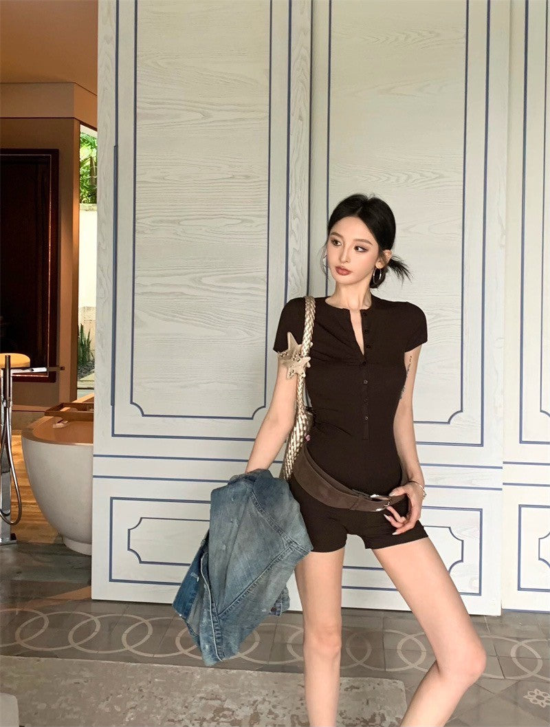 Jun. 時髦復古精 排扣彈力連體褲  咖