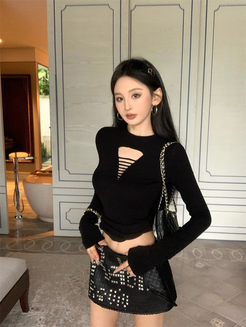 Jun. 辣妹特務 低V縷空設計長袖上衣 黑