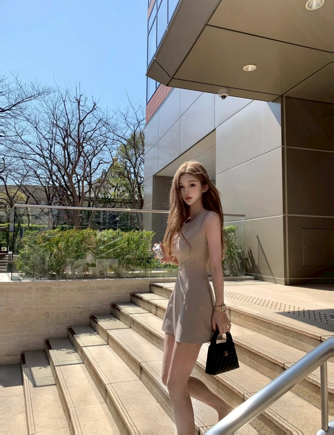 Jun. 眼淚女王同款 氣質收腰簡約小短裙 奶茶