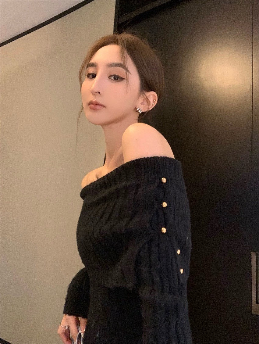 Feb. Candysofa 軟糯一字直坑紋開叉針織上衣  黑/白