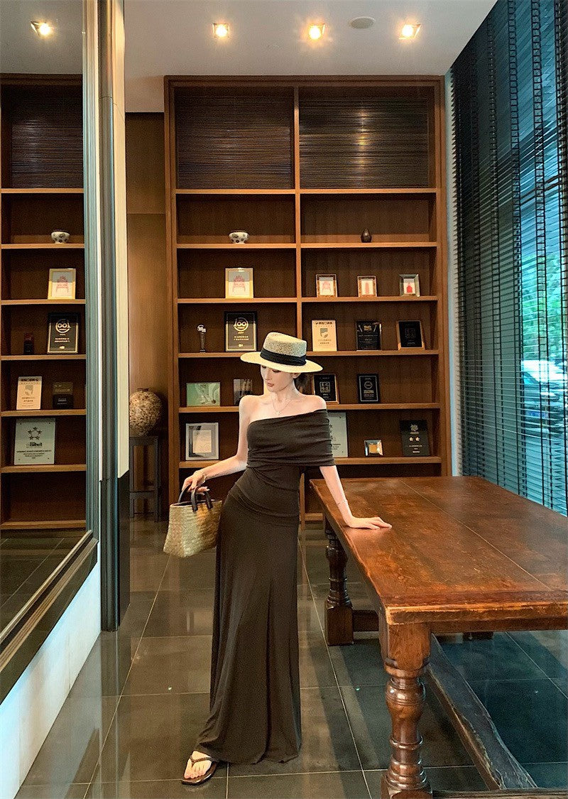 25Jul. 女主人物 露肩單袖半身裙慵懶套 咖