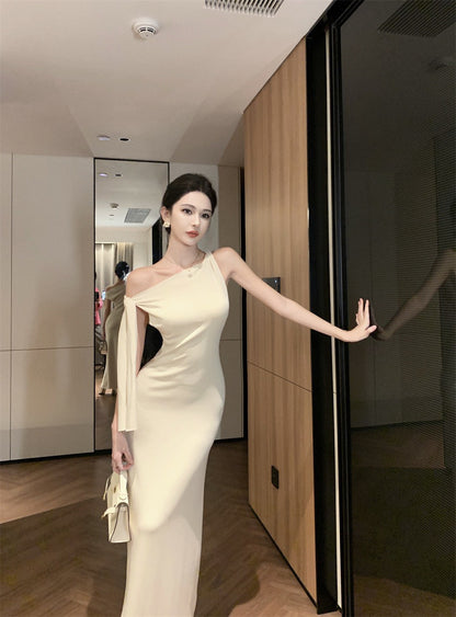 26May. 自由女神 氣質側肩綁帶修身連身裙 骨白/黑